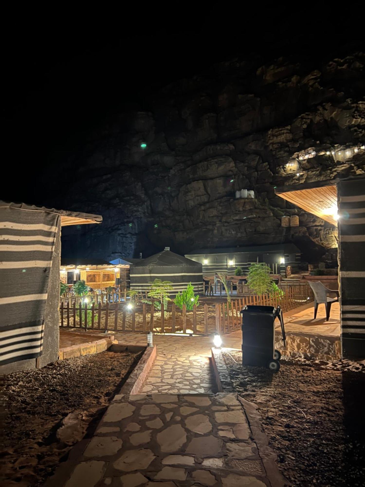 Wadi Rum Sky Camp Buitenkant foto